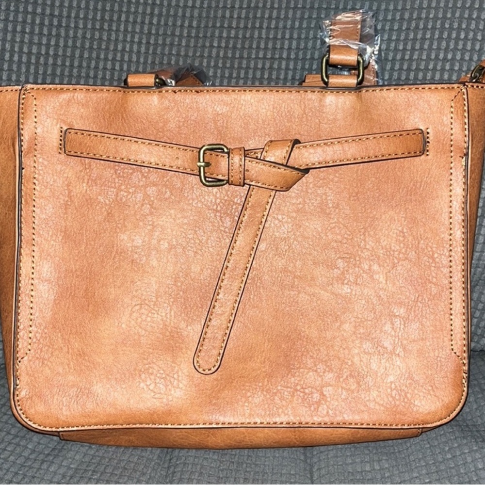 Tan leather purse w/ shoulder strap & handles